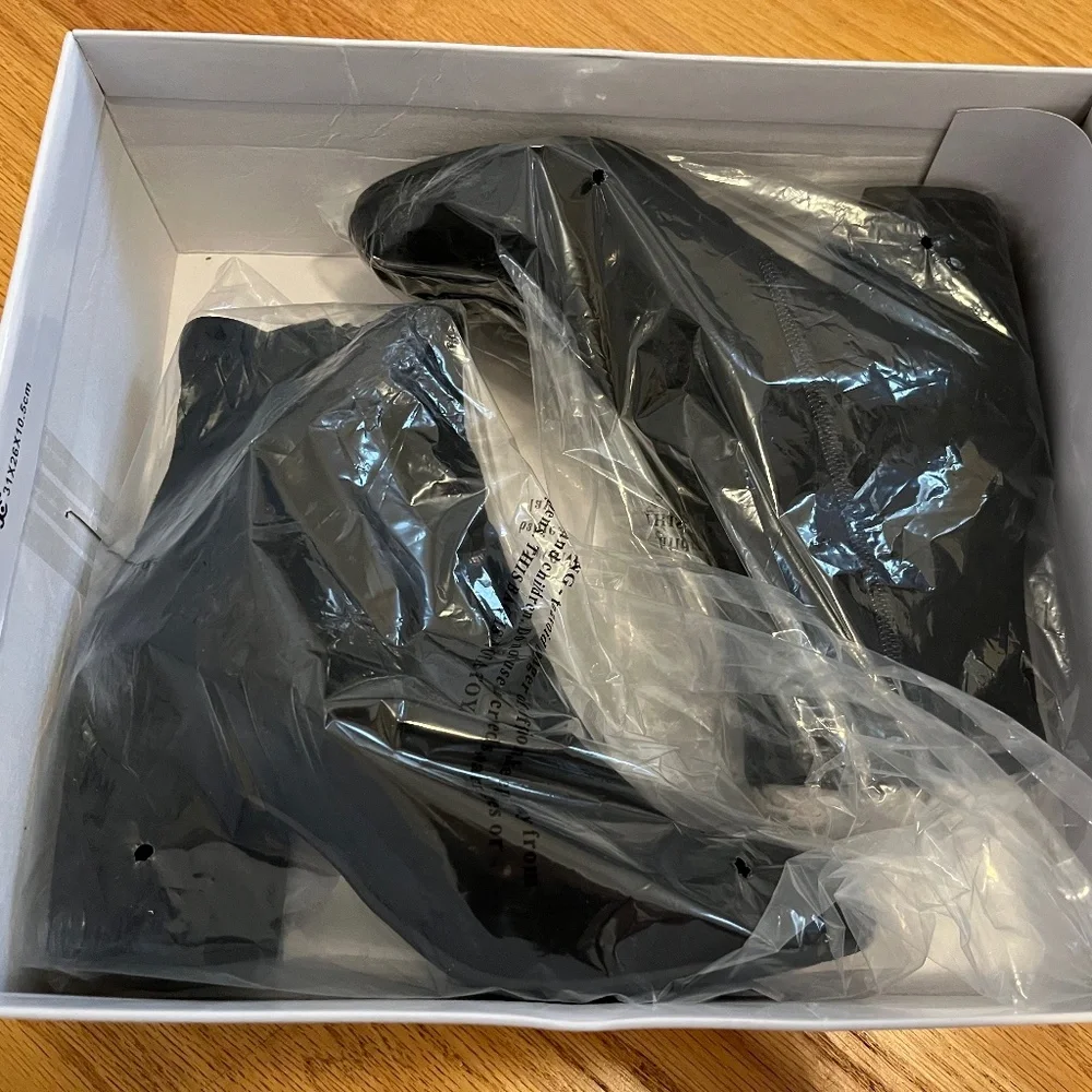 NEW Size 5.5 Steve Madden Irven Black Faux Suede booties in Original Box - Picture 2 of 7